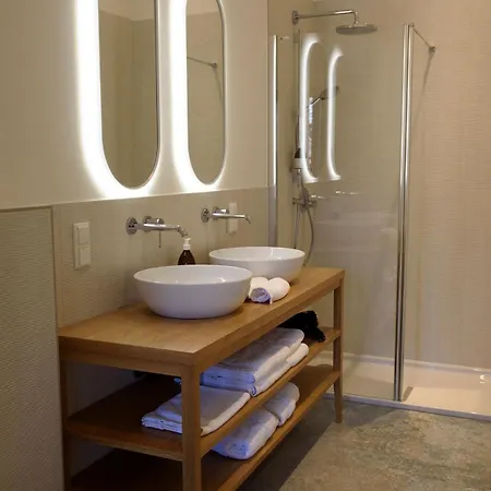 Nicoletta - Luxus Am - Your Austrian