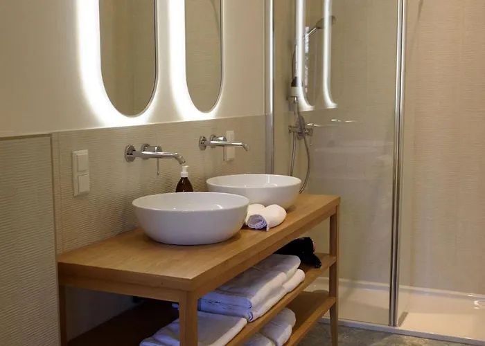 Nicoletta - Luxus Am - Your Austrian